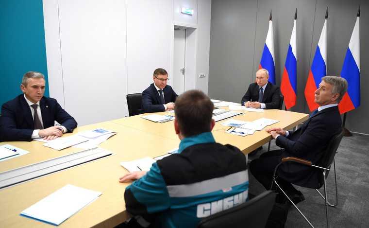 Путин предложил России замену нефти