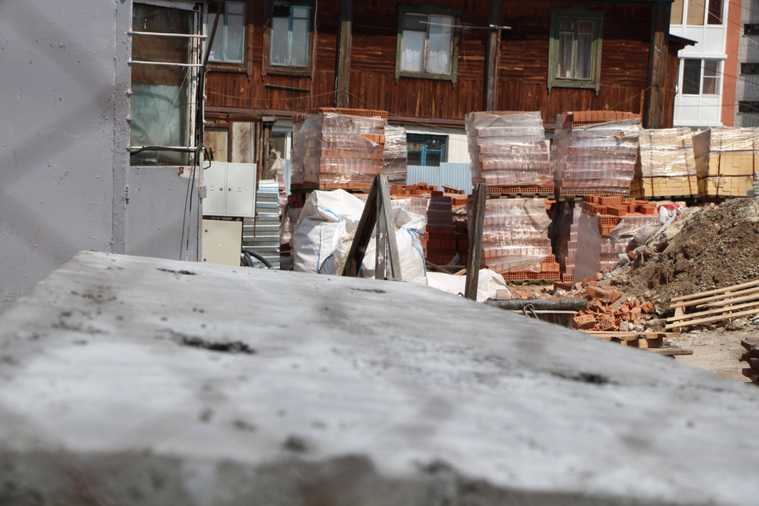 Россиян предложили расселять из аварийного жилья в коттеджи