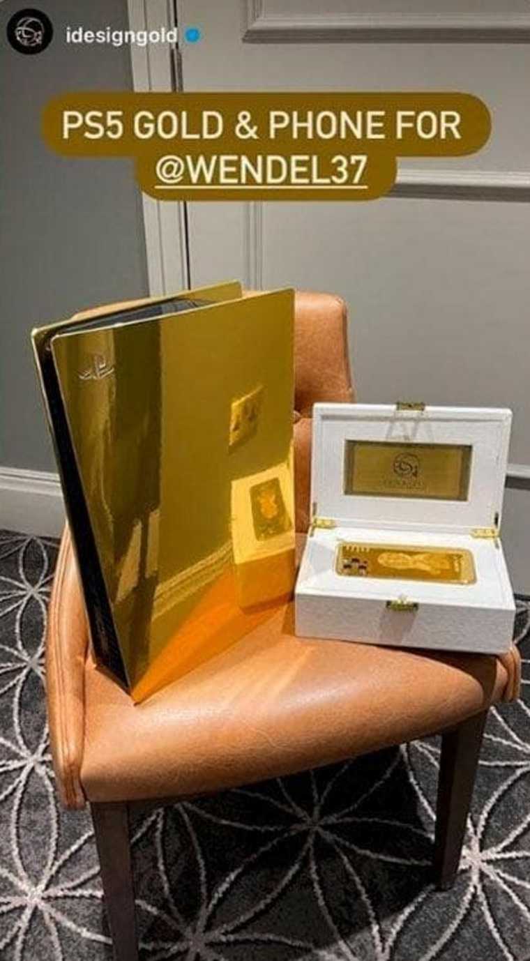 Игрок «Зенита» купил iPhone и PlayStation 5 из чистого золота. Фото