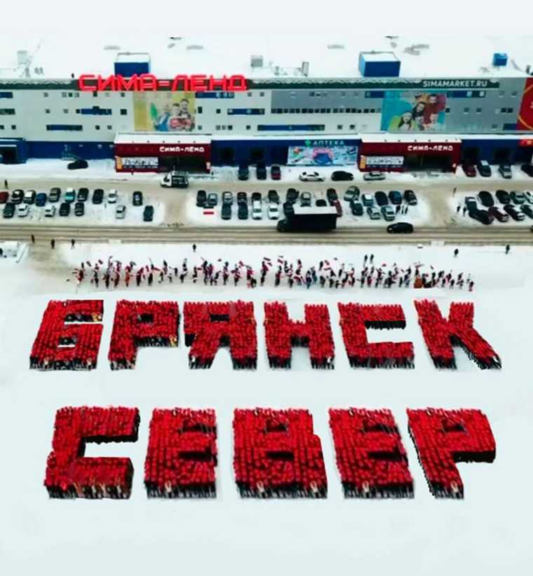 Соцсети поспорили о ролике «Сима-ленда» в поддержку Путина. «Этот митинг согласованный?»
