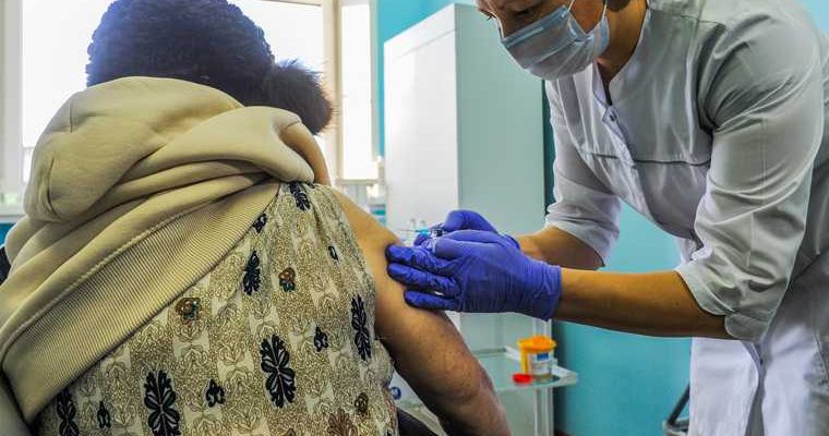 вакцинация коронавирус 65+ возвращение на работу трудовые права трудовая инспекция Свердловская область
