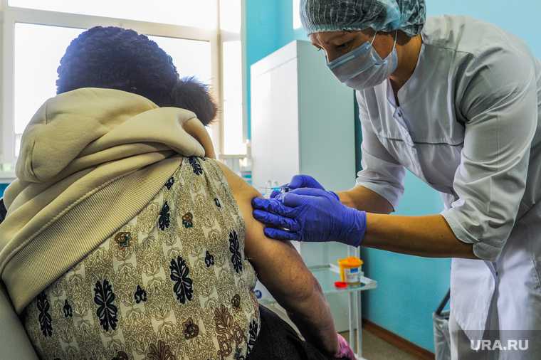 вакцинация коронавирус 65+ возвращение на работу трудовые права трудовая инспекция Свердловская область