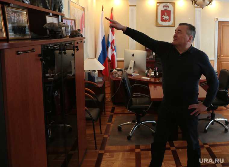 Председатель Законодательного Собрания Пермского края Валерий Сухих во время интервью. Пермь