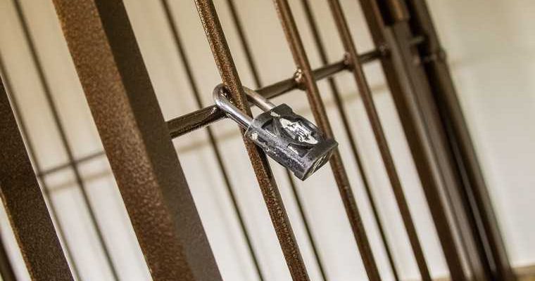 мать избивала детей