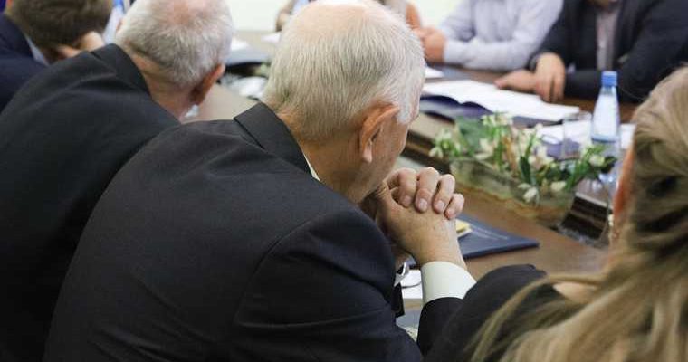 зарплата политики