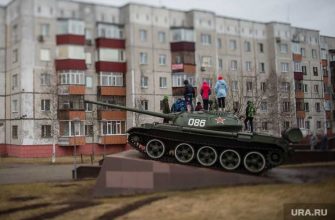 танк из Кургана установили в Сквере пограничников